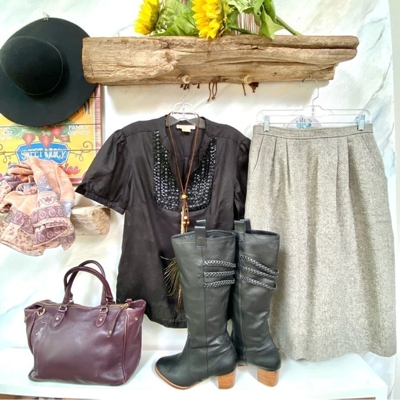 Vintage Dresses & Skirts - PURE VIRGIN WOOL vintage skirt w herringbone fine pattern & cottage core vibe